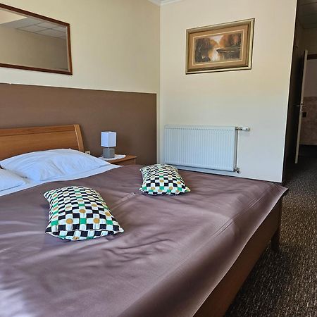 Bed And Breakfast Restaurant Dp Donji Zvecaj Luaran gambar