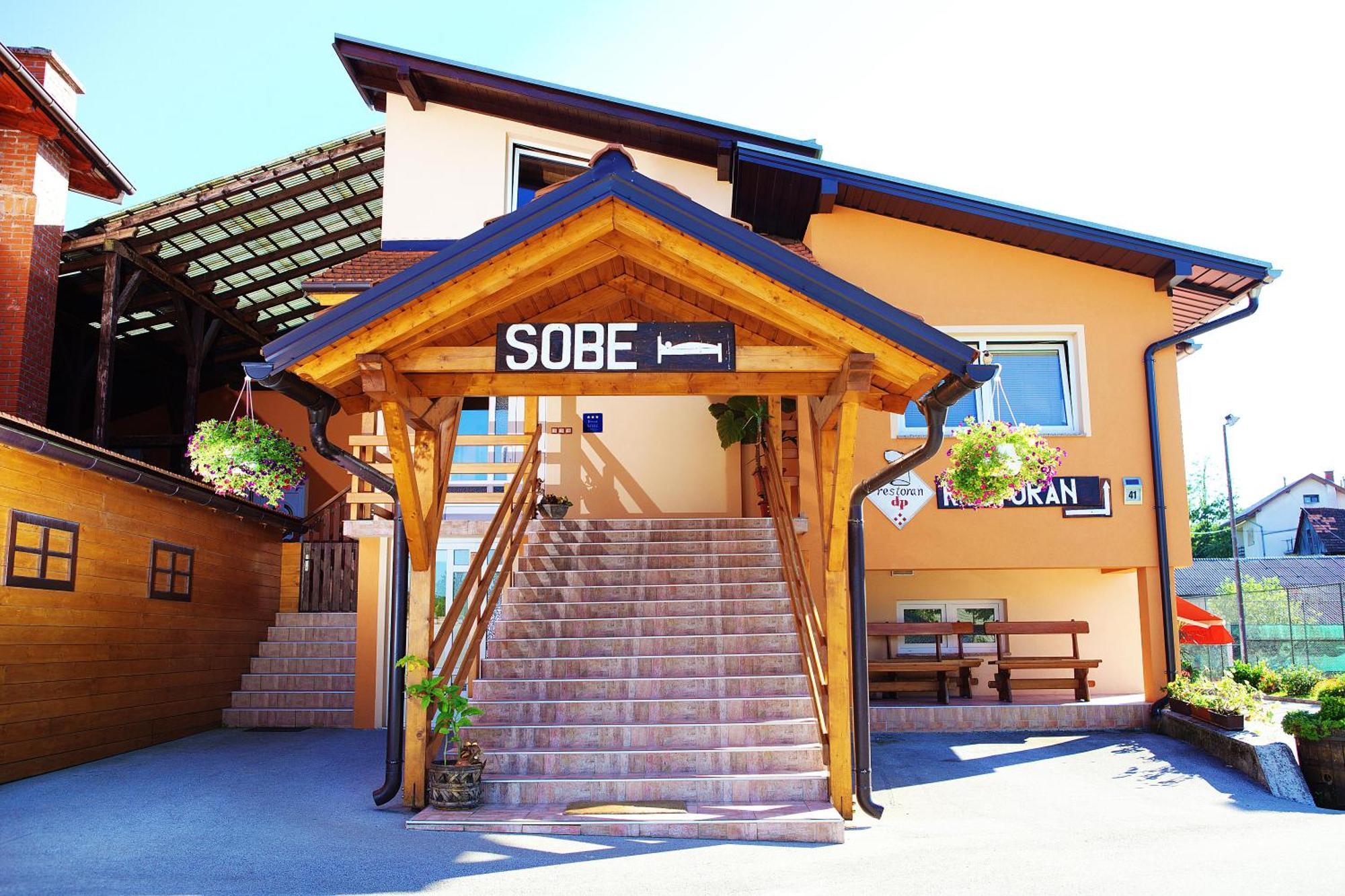 Bed And Breakfast Restaurant Dp Donji Zvecaj Luaran gambar