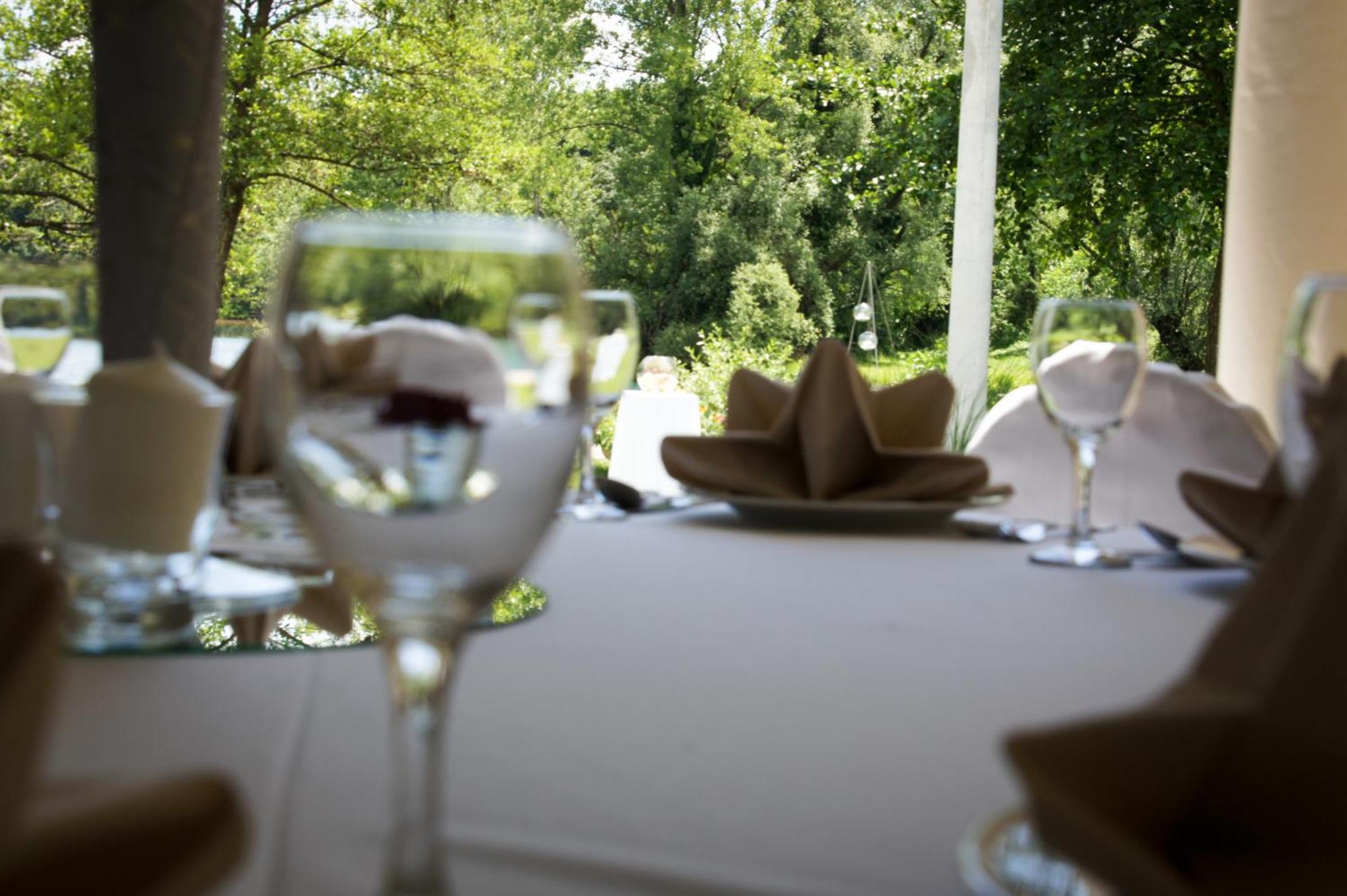Bed And Breakfast Restaurant Dp Donji Zvecaj Luaran gambar