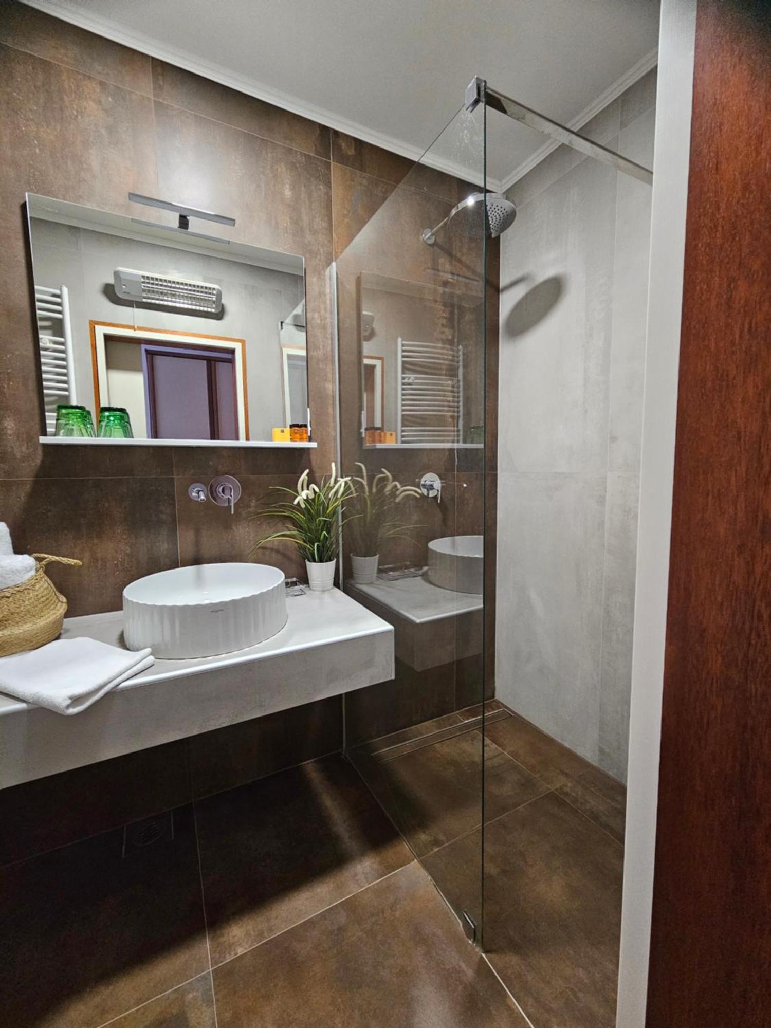 Bed And Breakfast Restaurant Dp Donji Zvecaj Luaran gambar