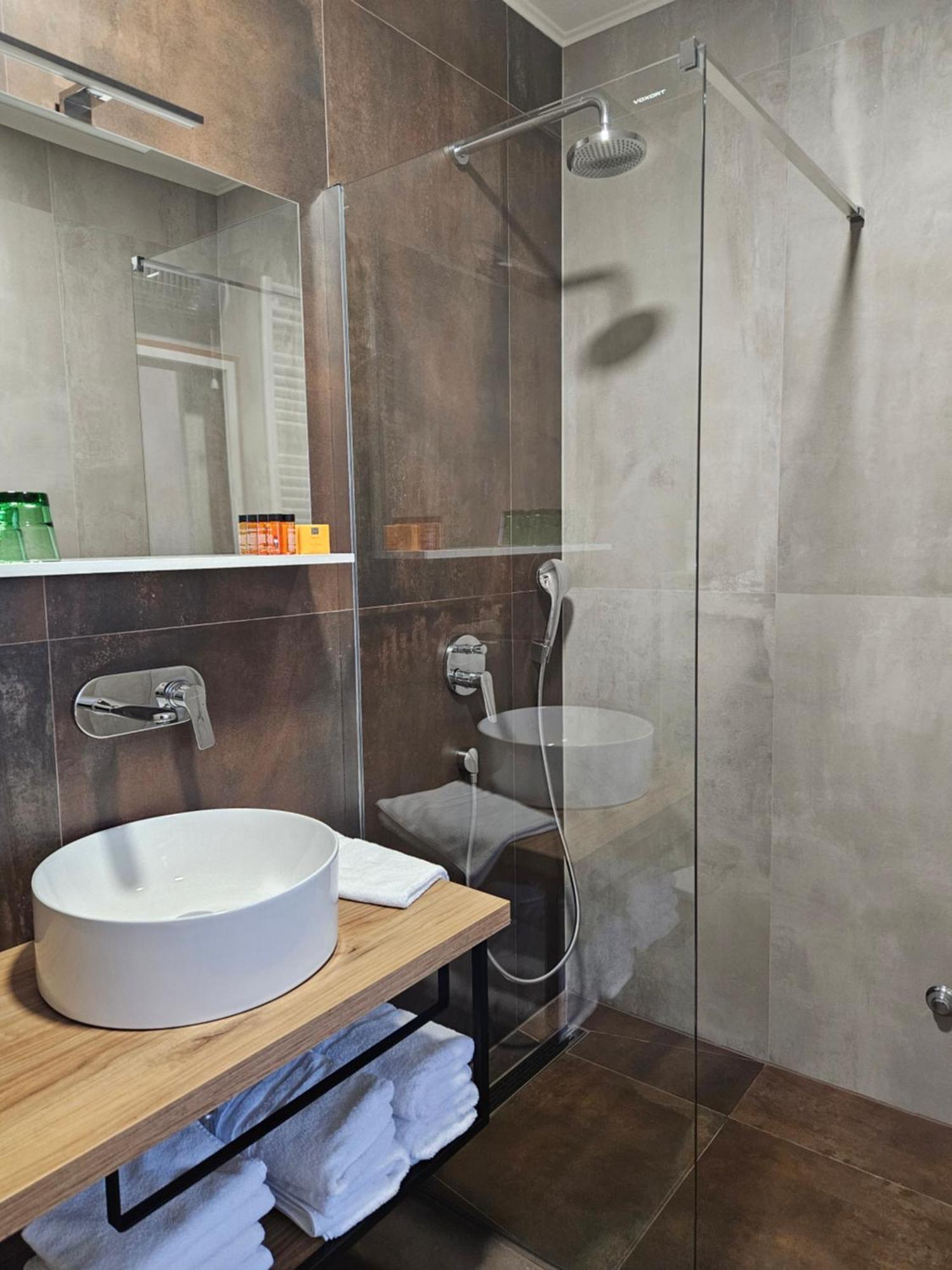Bed And Breakfast Restaurant Dp Donji Zvecaj Luaran gambar