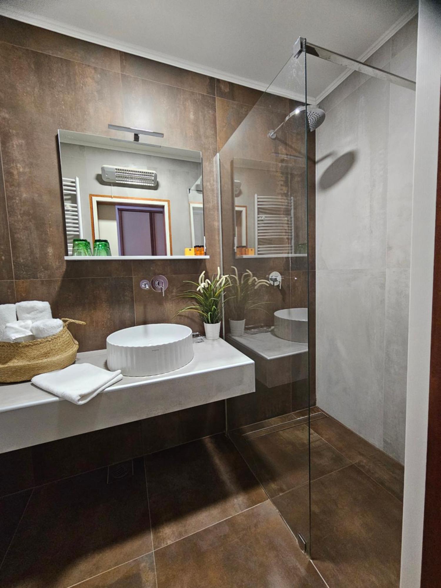 Bed And Breakfast Restaurant Dp Donji Zvecaj Luaran gambar