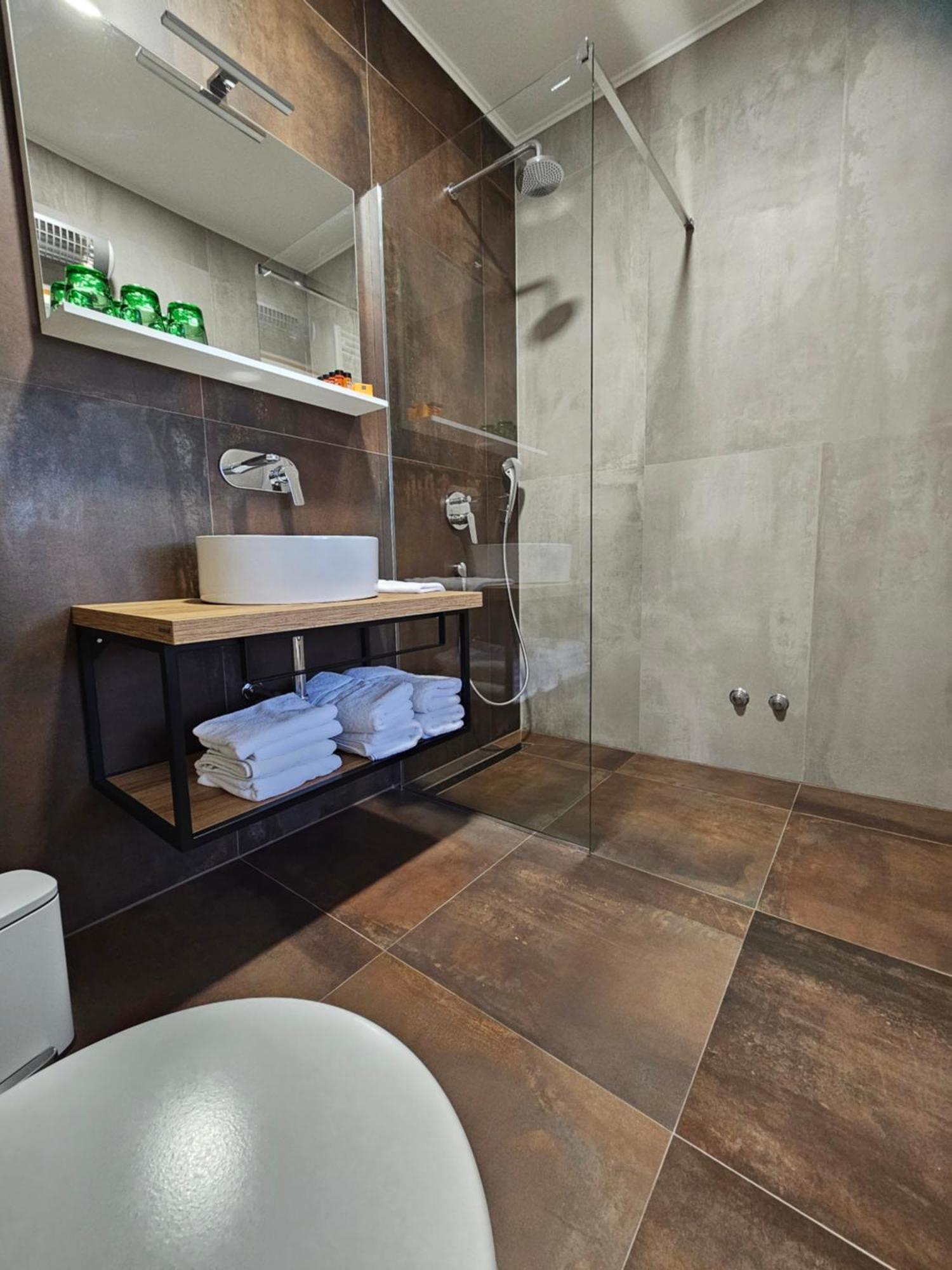 Bed And Breakfast Restaurant Dp Donji Zvecaj Luaran gambar